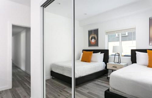 Upscale LA Getaway Sleeps 8 with Free Parking - Foto 24