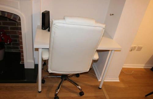 Entire -4 Bedrooms Detached House with Driveway - Foto 10