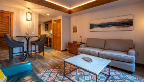 Studio Efficiency Unit with Balcony over Mountaineer Square condo - Foto 4