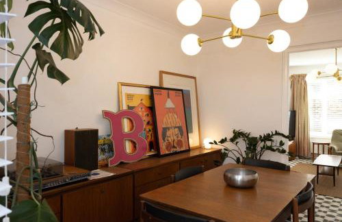 Cosy mid century Stockport with views, dog walks, woodburner - Foto 5