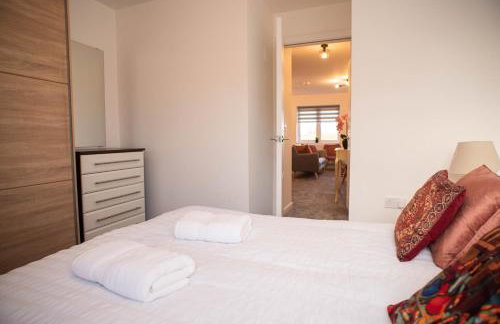 Walnut Flat, 2-Bedroom with Ensuite - Parking, Netflix, WIFI - Close to Oxford, Bicester & Blenheim Palace - F4 - Photo 13