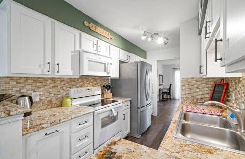 Townhome - Convenient Location - Foto 35