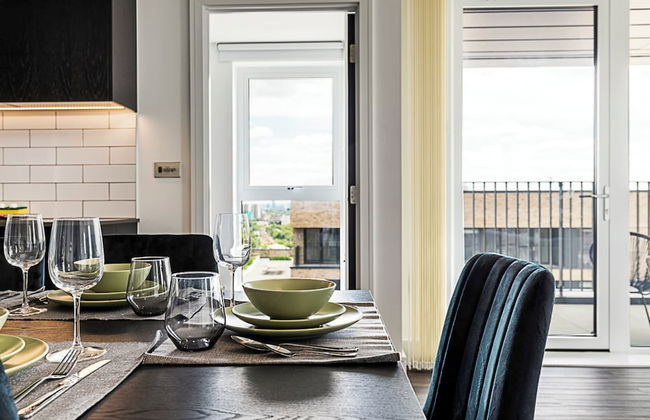 Chic and Sleek Sky-high Apartment - Foto 18