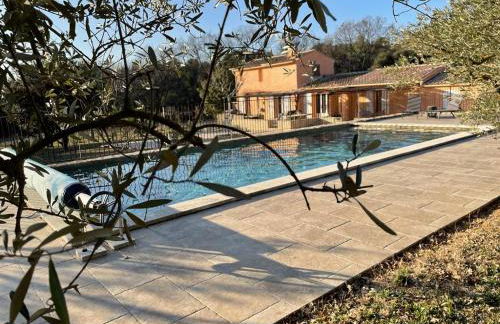 Studio cosy à Lagnes avec Piscine au milieu des oliviers - Foto 7