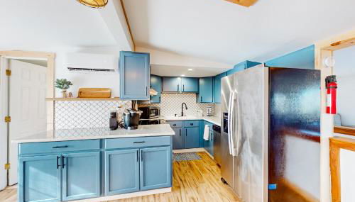 Adventure Awaits - Foto 2