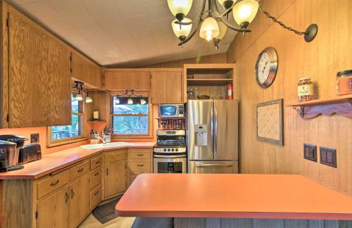 Year-Round Waterfront Getaway Lake Access and Dock! - Foto 6