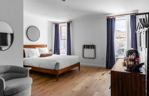 Historic Hotel, Heart of Bangor, Fiber Wi-Fi, Roku TV, Room # 206 - Foto 1