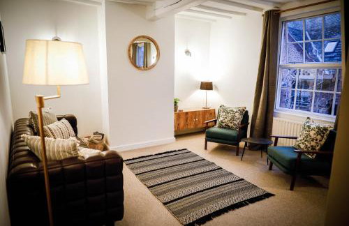 Spacious 4 Bed House Sleeps 8 in Quorn Near Loughborough - Foto 2