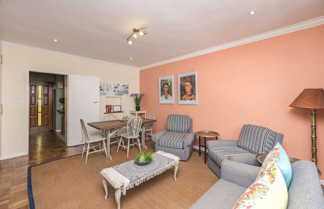 Vibrant and Safe 2 Bedroom Apartment - Photo 9