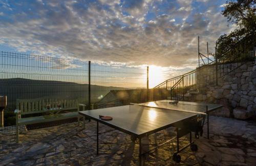 Villa Falcon Rook - Four-Bedroom Villa with Terrace and Swimming Pool - Photo 67