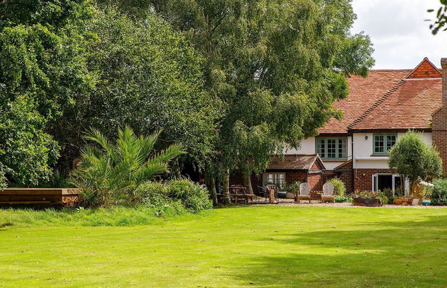 Tranquil Luxe in Country Cottage - Photo 35