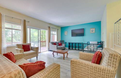 Lake George Townhome with Deck 2 Mi to The Outlets! - Foto 1