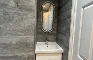 Cozy Studio Flat Romford, London - Foto 8