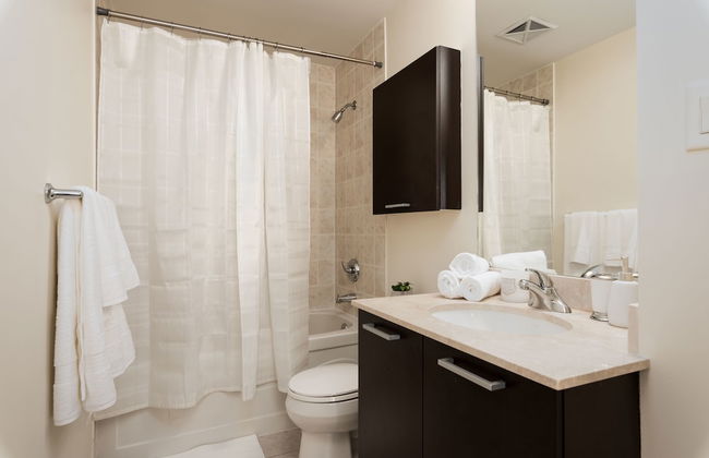 elegant condo with panoramic views - Foto 17