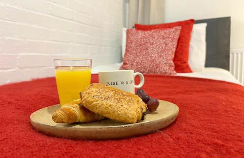 Borage House- Crawley,3BR House, Wifi, Parking, Close to Gatwick Airport, Contractor friendly, short and long term stays welcome - Foto 27