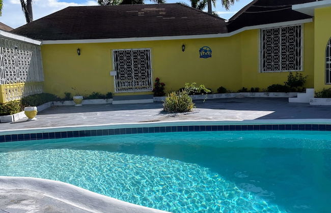 Yancey Largo Villa Perfect Jamaica Ironshore Getaway w Private Pool and Onsite Staff Services by RedAwning - Photo 48
