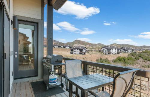New East Deer Valley, 1 min, 994 New luxury 5br Twin House, Hot Tub, Lake view, Park City 10 min - Photo 16