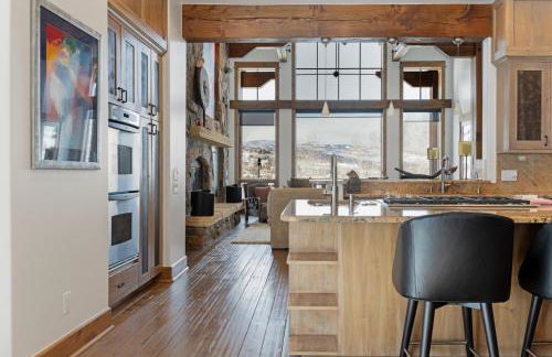 Private Hot Tub, Theater Room, Valet Parking and Ski & Boot Storage at Ritz Carlton - Foto 16