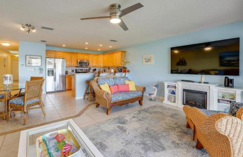 Large Balcony and Water Views Indian Shores Condo! - Foto 5