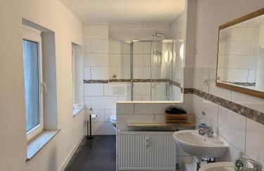 Große möblierte Wohnung im Zentrum von Lage - Foto 11