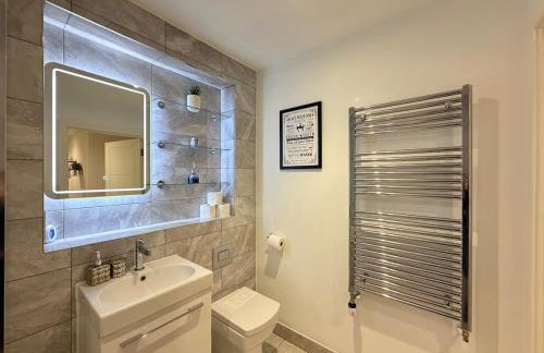 Modern and Spacious 3BR Flat W Balcony - Sleep 12 - Foto 6