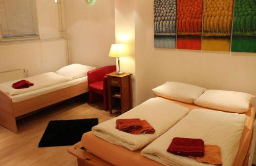 BudgetRooms - souterrain-private rooms & kitchen - Foto 6