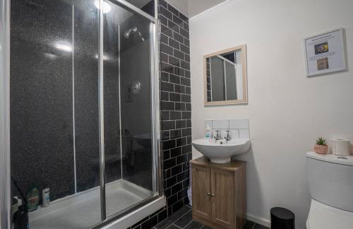 2 Bed-Town Centre-Free Parking - by Holiday Homes - Foto 23