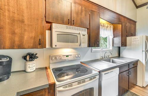 Newcomb Retreat with Mountain Views and Fire Pit! - Foto 8