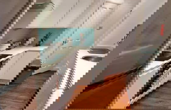 Inviting 3-bed Apartment in Newcastle Upon Tyne - Photo 8