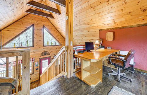 Cozy Couples Getaway with Hot Tub Fox Ridge Cabin - Foto 13