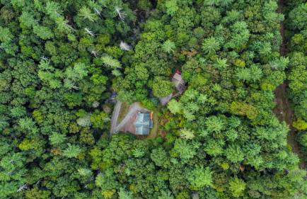 Amazing Creek View Cabin w/ Hot Tub, Firepit & Pool Table - Foto 44