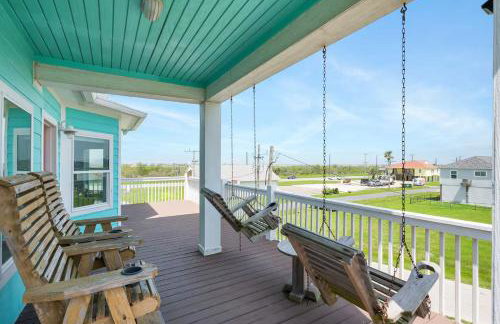 Steps to the Beach | Tiki Bar Fun | Epic Bay Views | Sleeps 8 - Foto 7