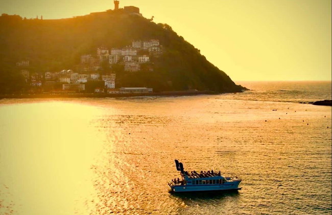 Passeio de catamarã pela costa de San Sebastián - Photo 13