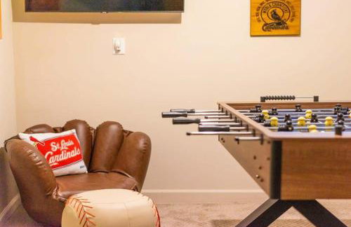 Cozy & Modern Soulard 4BR & Game Room ABODEbucks - Foto 28