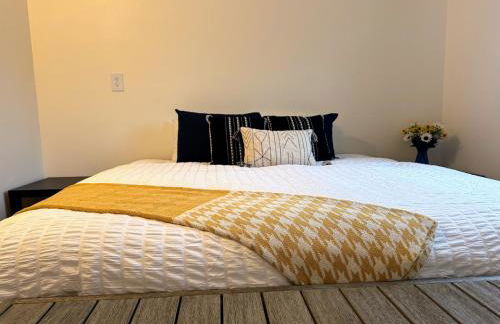 Fresh & Comfy House with Hot Tub, Pool Table, & BBQ - Foto 40