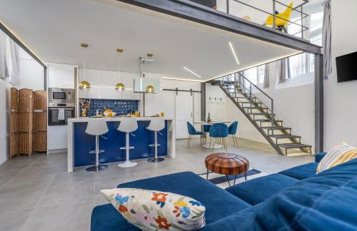 Host Wise - Elegant Loft with Historic Charm & Terrace - Foto 17