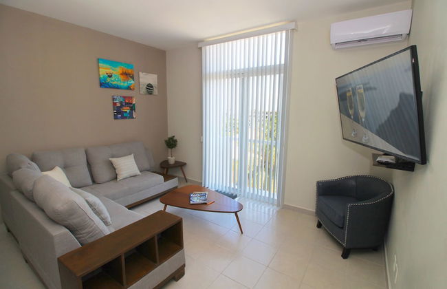 Riviera Towers 2BR & Pool - Foto 16