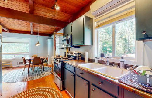 Wooded-View Decks: Family Cabin Retreat in Deming - Foto 11