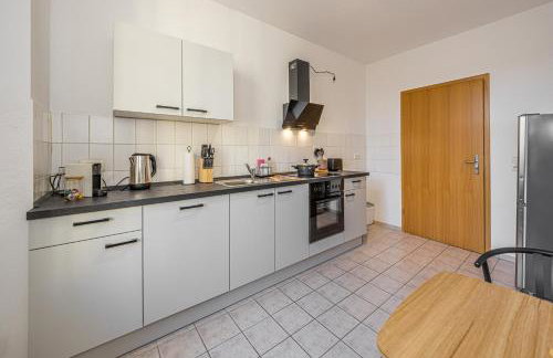 LeHaStays - Apartment Buckau 15 I 2 Zimmer I voll ausgestattete Küche I Balkon I Smart TV - Photo 10