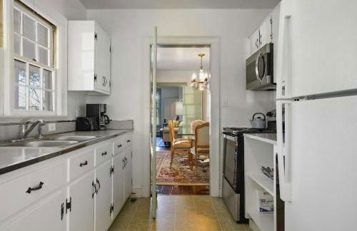 3BR Farmhouse with Porch Fire Pit Horseshoe Pit - Foto 6