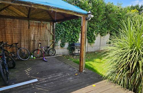 Stunning 4 bed house with huge garden and parking - Foto 18