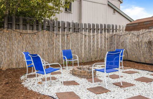 Updated Townhome Near Airport and Shopping! - Foto 22