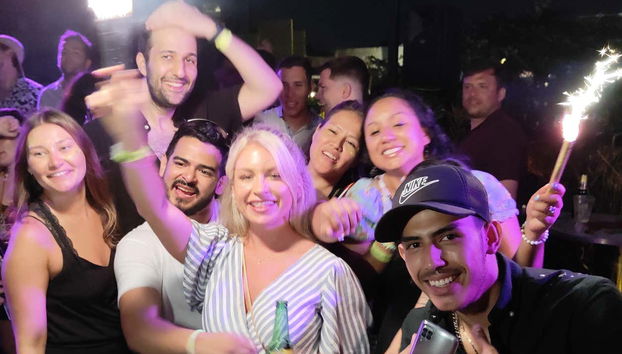 Desfrutando do tour de festa por Tulum