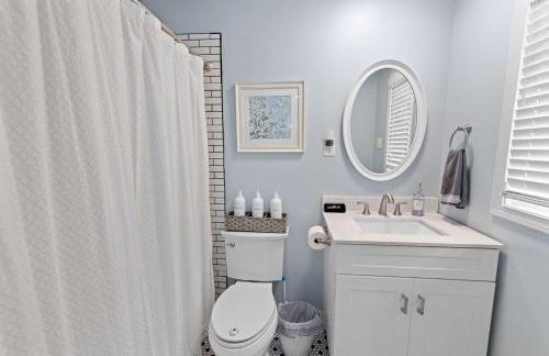 Modern Memphis Retreat - Sleeps 7 - Fireplace - Foto 28