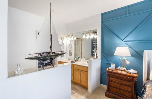 Nautical-Inspired Lakefront Unit w/ Awesome Views - Foto 33