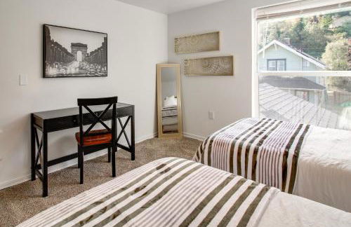 1 Mi to Dtwn Coos Bay Sleek Apt with Deck and Views! - Foto 20