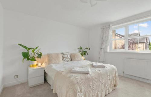 Stylish home close to the Yorkshire Dales & Leeds Airport - Photo 10