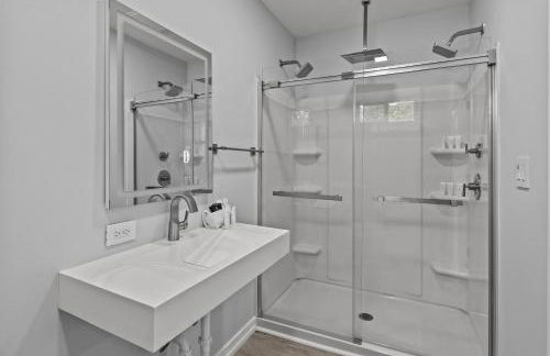 Charlotte Retreat: Luxury 4BR Heaven - Foto 63