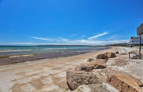 Sunny Beach House Getaway - Steps From Water! - Foto 34