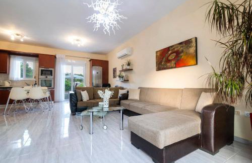 Greek Style Ground Floor Apartment & Pool - Foto 2